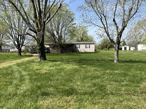 1241 S Russell St, Portland, TN 37148