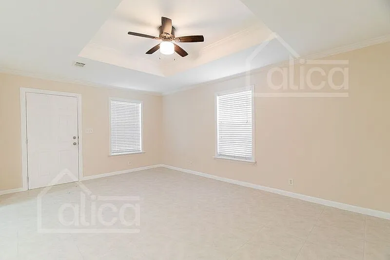 3 bed, 2.0 bath, 1304 sqft, $2,480 — Photo 4