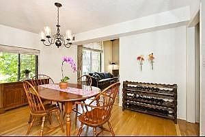 4th image of 921 N Lasalle St APT 6
