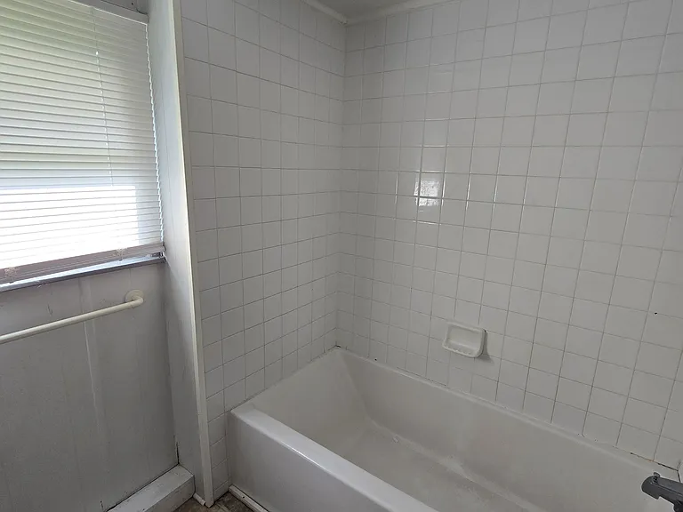 252 E Center St — Photo 9