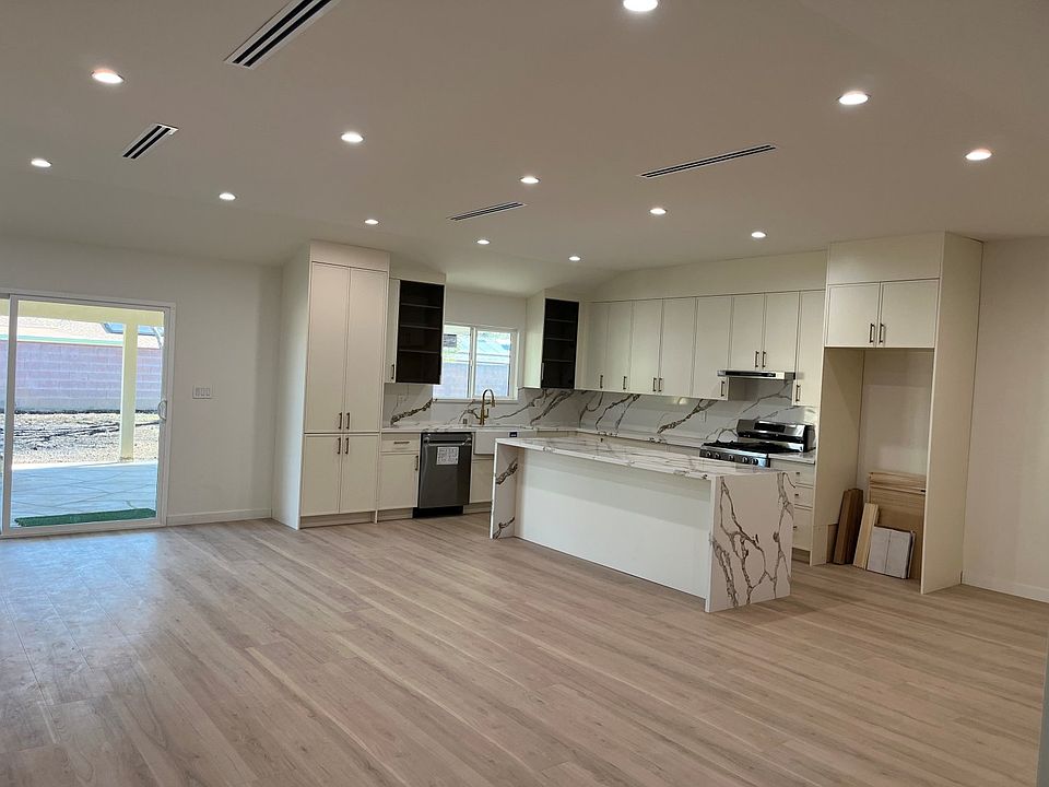 2nd image of 7446 Royer Ave