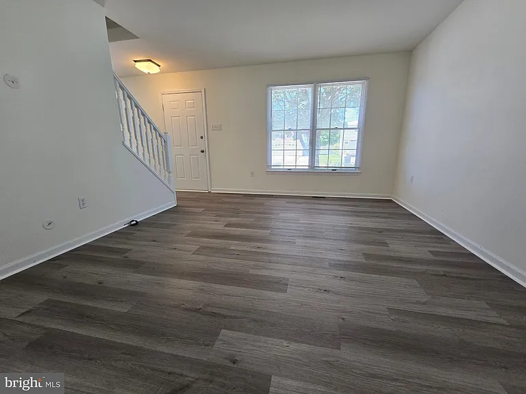 23 Lordship Ln — Photo 3