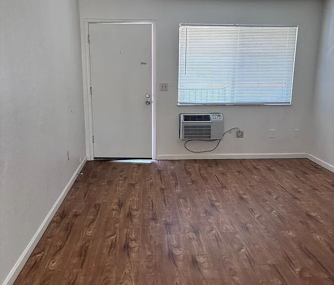 3501 Tripp Dr #6 — Photo 2