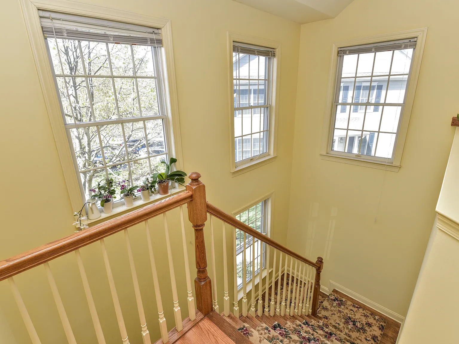 3 bed, 2272 sqft, $5,200 — Photo 4