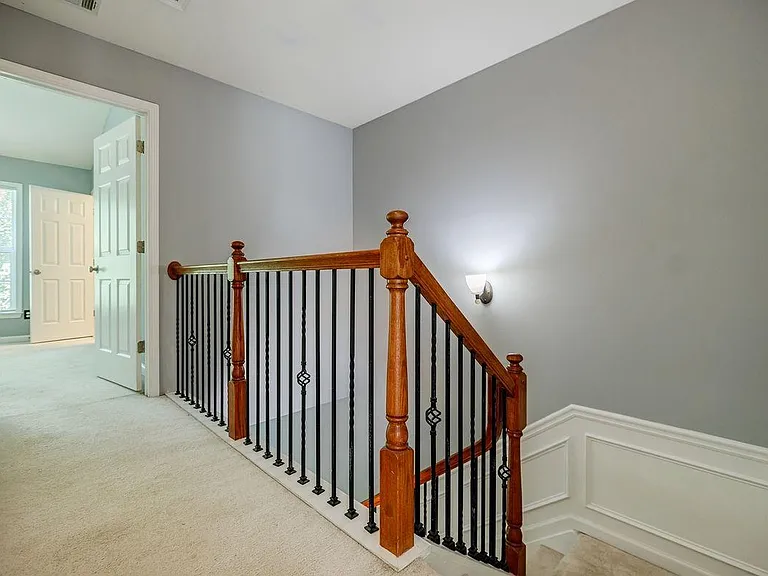 1372 Thornborough Dr — Photo 17