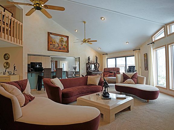 3rd image of 6524 Crabtree Ln