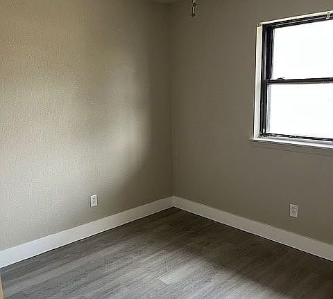 5th image of 15663 Central St