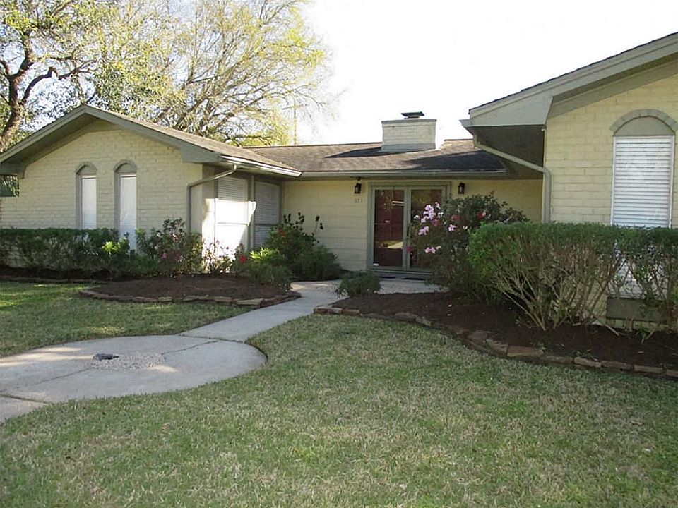 1st image of 621 Bay Club Dr
