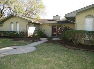621 Bay Club Dr, Seabrook, TX 77586
