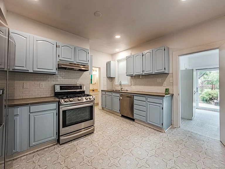 738 E Cimarron St — Photo 15