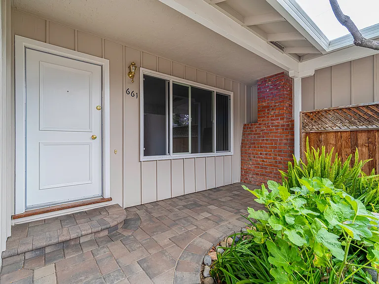 661 Harvard Ave — Photo 4