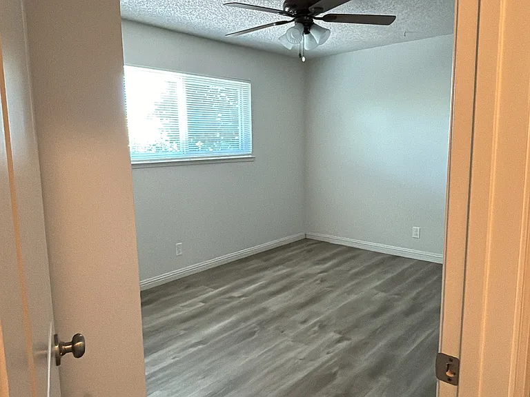 4750 Greenholme Dr #4 — Photo 7