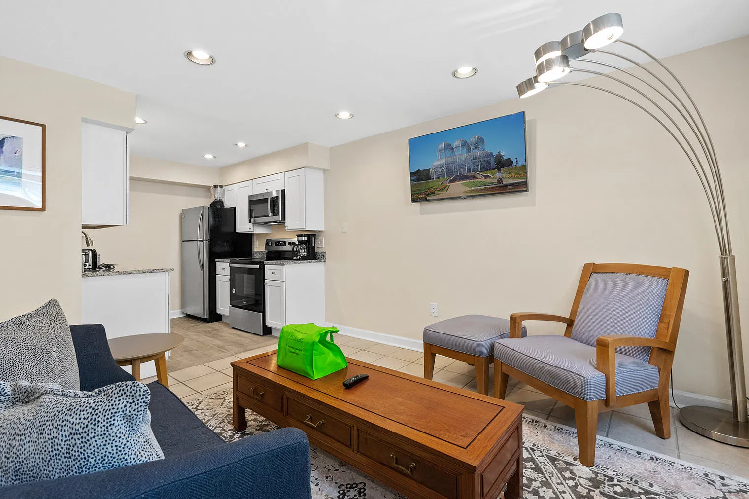 2 bed, 1.0 bath, 947 sqft, $3,755 — Photo 2
