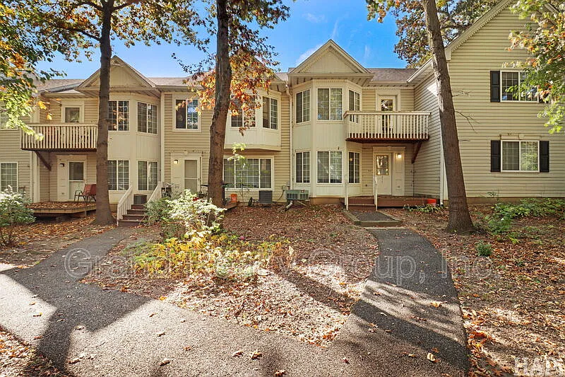 277 W Treehouse Ln