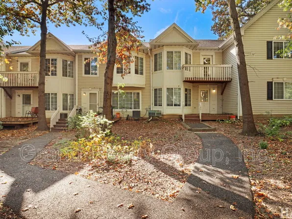 277 W Treehouse Ln, Round Lake, IL