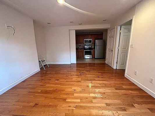 1st image of 337 1st Ave #Y