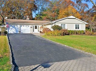 19 Gallatin Dr, Dix Hills, NY 11746