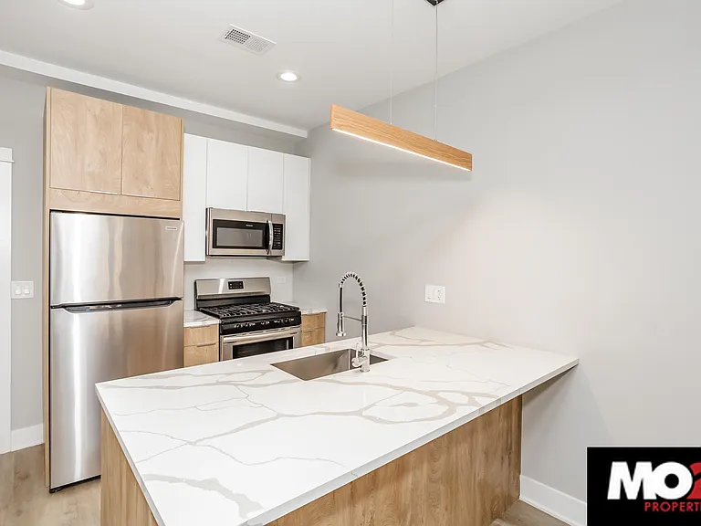 Cortland Flats — Photo 32