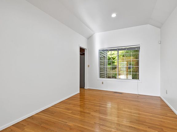 3rd image of 6814 119th Ave SE