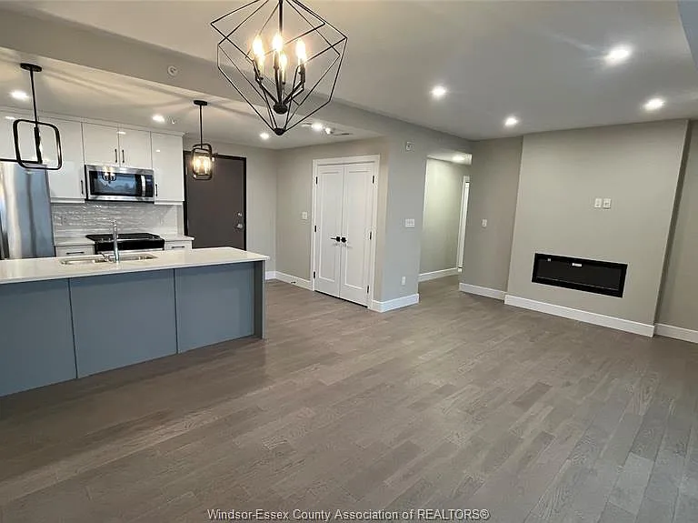 140 Main St E #305 — Photo 5
