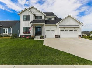 16511 Walnut Meadows Dr, Urbandale, IA 50323