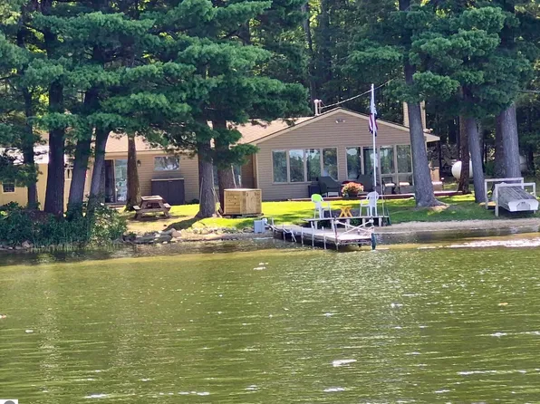840 S Oak Dr, Lake City, MI 49651