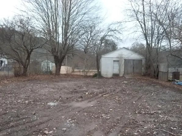 611 Center St, Rainelle, WV 25962