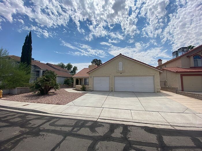 1st image of 1521 Champagne Cir