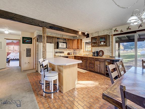 5th image of 7 Meadow Ln