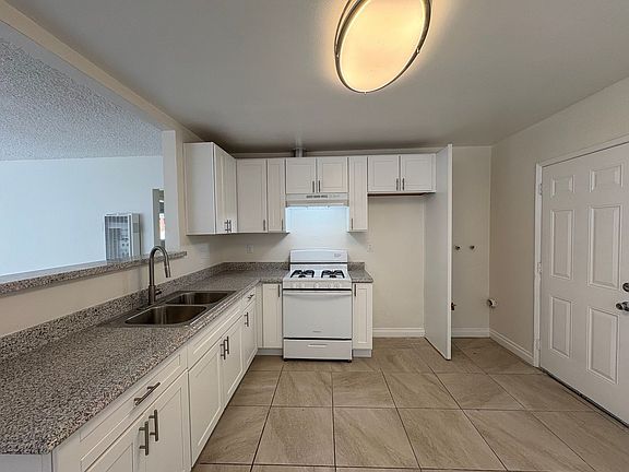 5th image of 13514-13518 Doty Ave #13516-1/2
