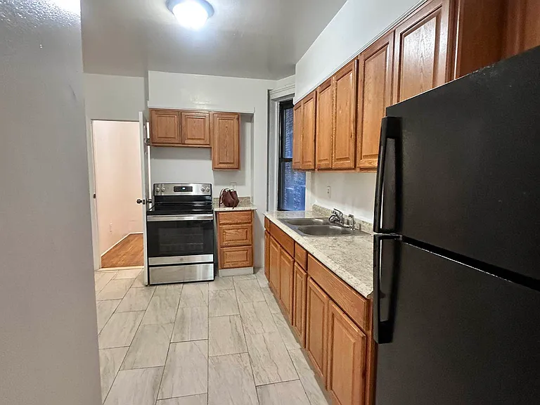 435 W 46th St #2RW — Photo 2
