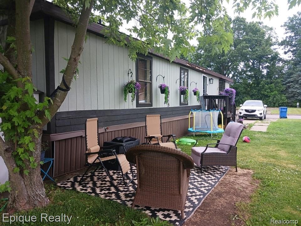 2nd image of 302 Rochford Grand