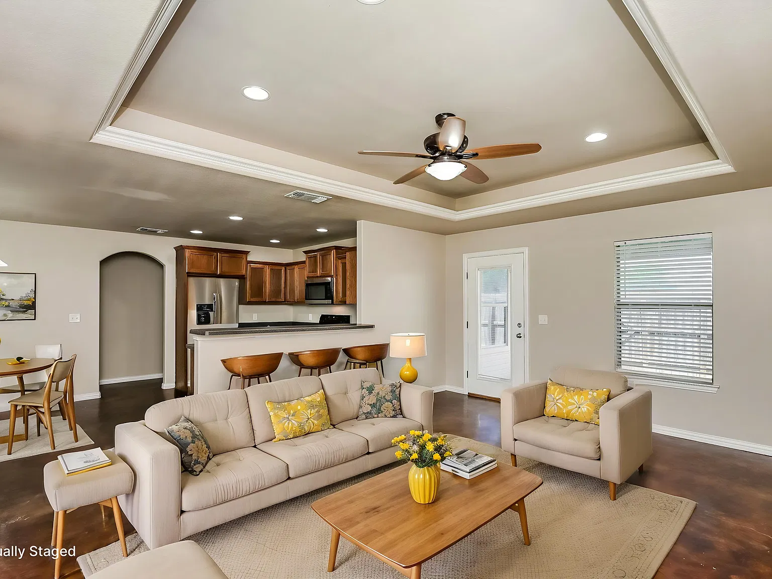 3 bed, 2.0 bath, 1250 sqft, $1,599 — Photo 3