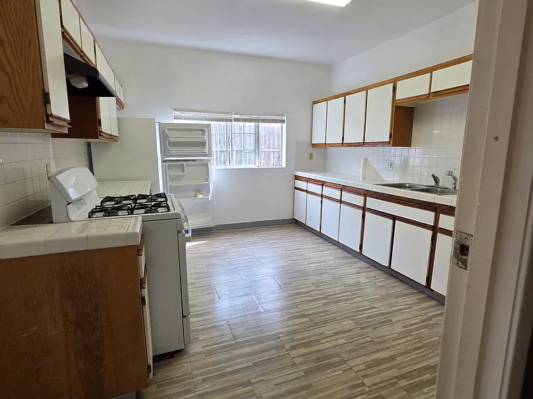 1360 Quintero St — Photo 6