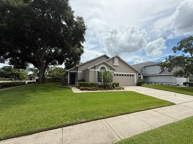 801 Heather Glen Cir — Photo 1