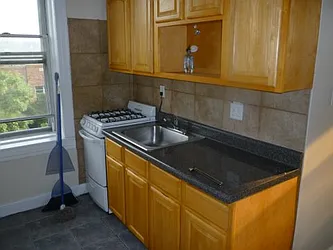 Rented by Elenora Dantchev, LREB