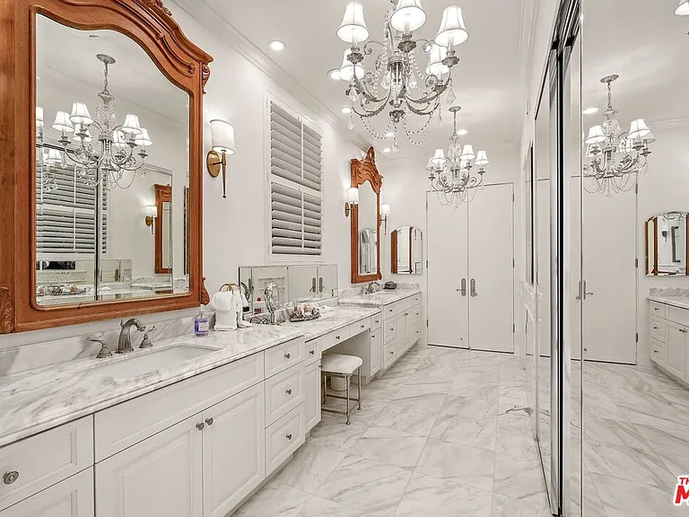 717 N Rodeo Dr — Photo 19