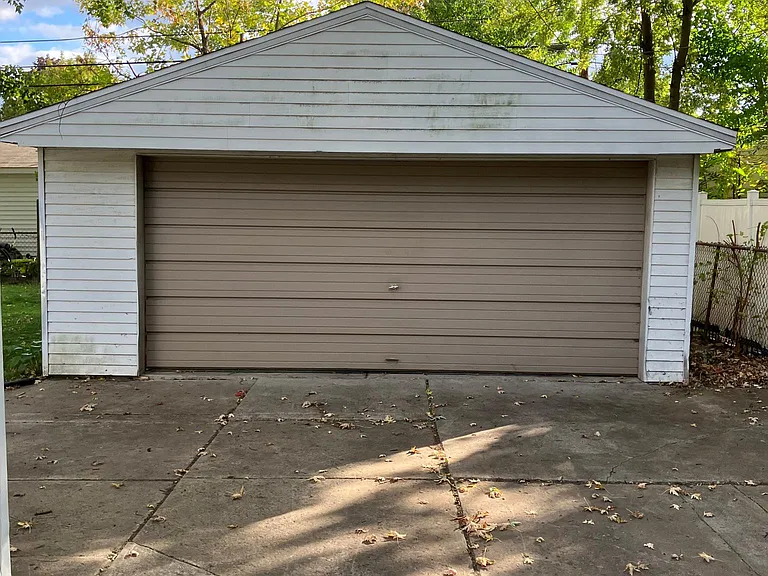 8440 Doncaster Dr — Photo 23