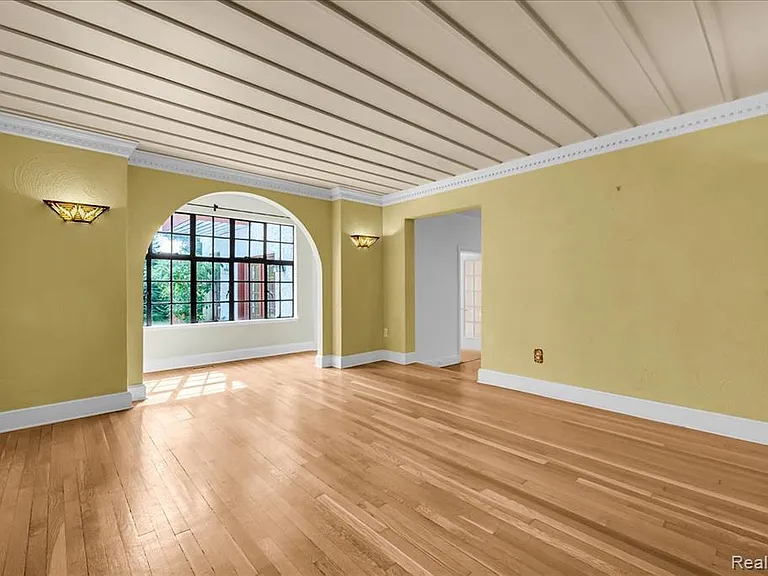 455 Linden Rd — Photo 13