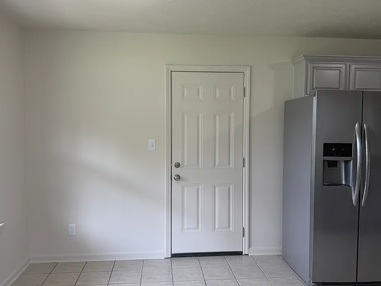 100 E Lauren Ln — Photo 3