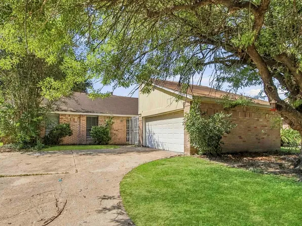 8807 Lakeside Forest Dr, Houston, TX 77088