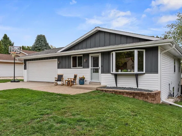 821 Kings Ridge COURT EAST East, West Bend, WI 53090