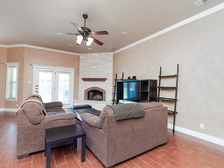 2513 Jackson Dr — Photo 5