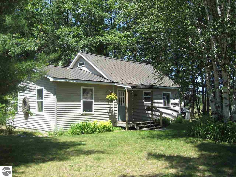 1st image of 4921 Deerfield Dr NE