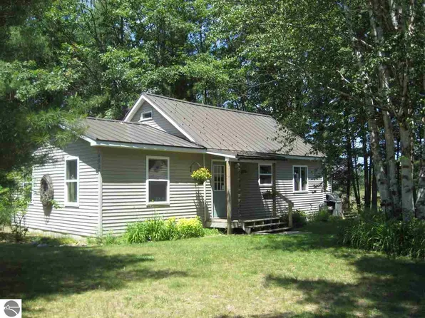 4921 Deerfield Dr NE, Kalkaska, MI 49646