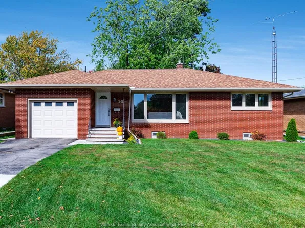 13 Margaret St, Leamington, ON N8H 2J9