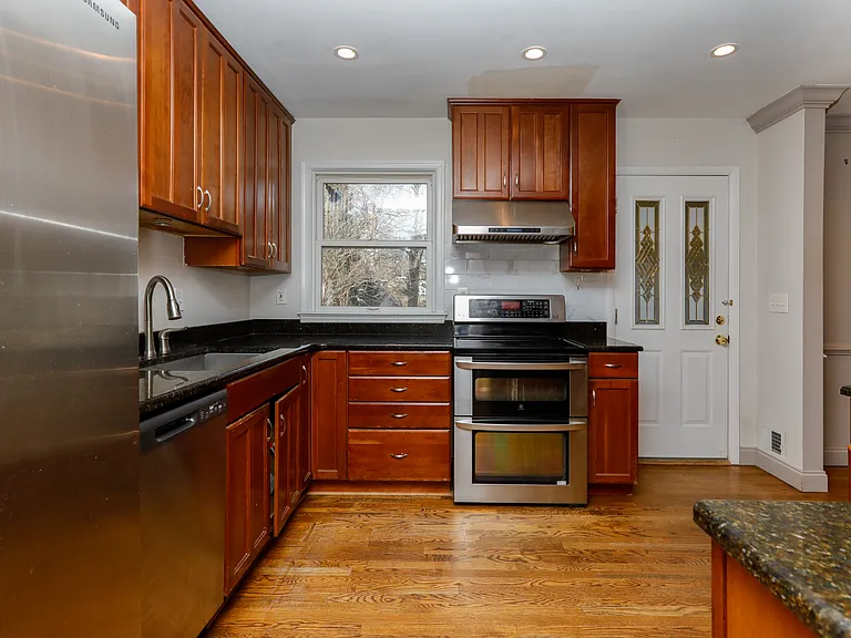 10306 Fleming Ave — Photo 9