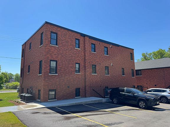 4th image of 74A Church St #1