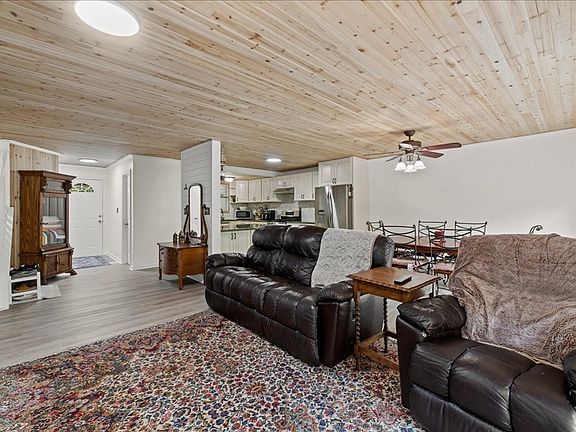 5th image of 645 Riverside Dr