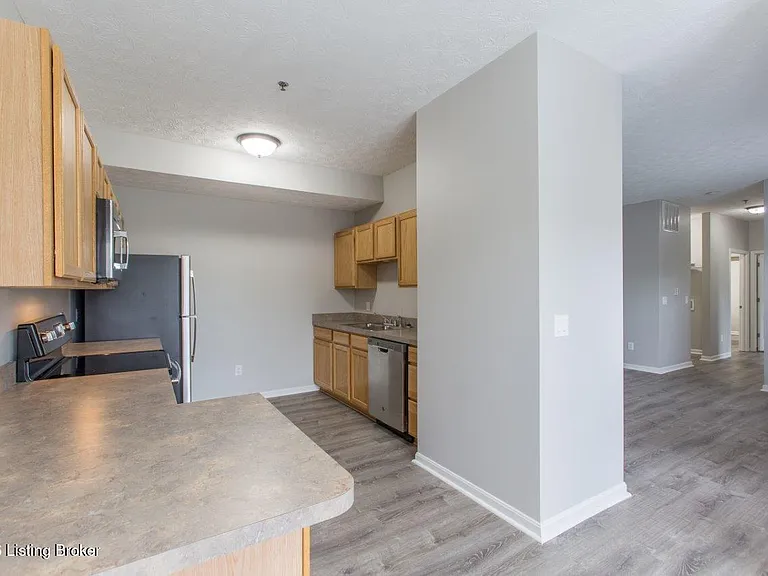 608 E Spring St #2 — Photo 5